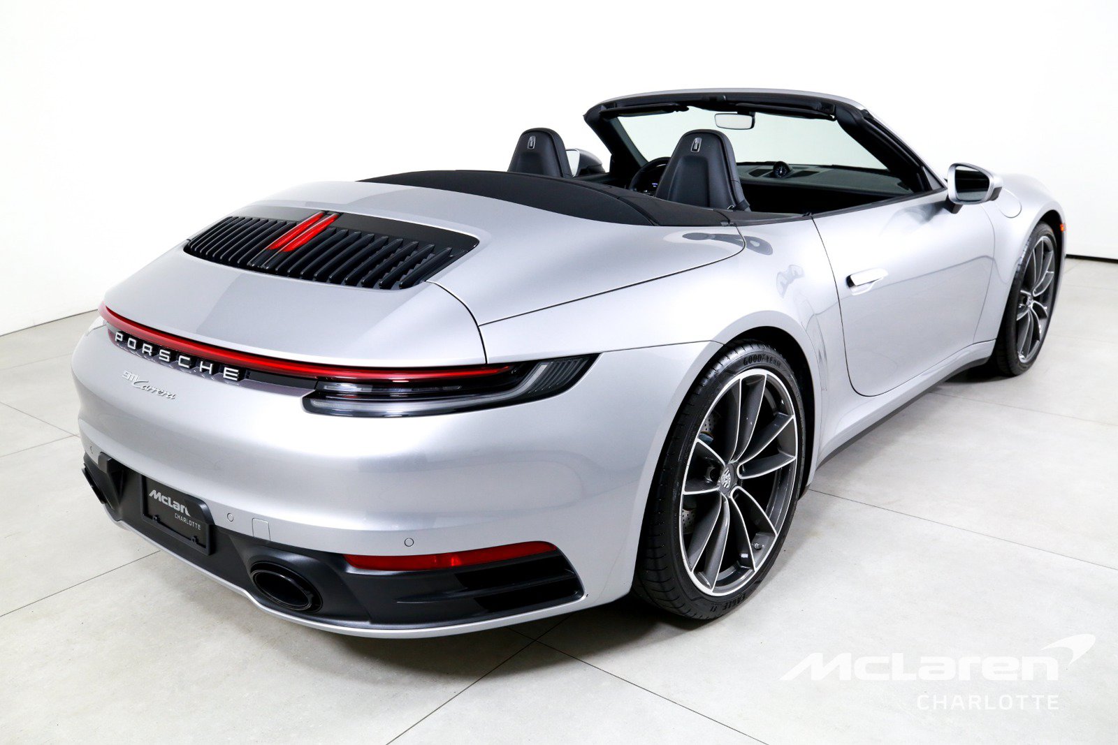 Used 2023 Porsche 911 Carrera w/ Premium Package RWD image 9