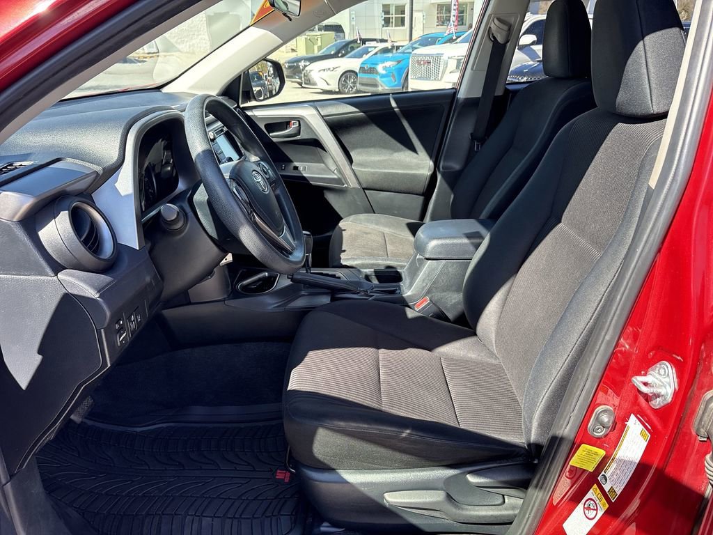 Used 2017 Toyota RAV4 LE image 19