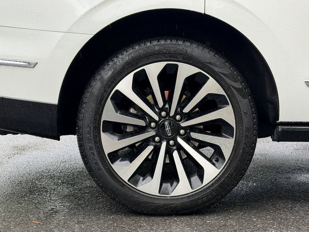 Certified 2024 Lincoln Navigator Reserve AWD/4WD image 9