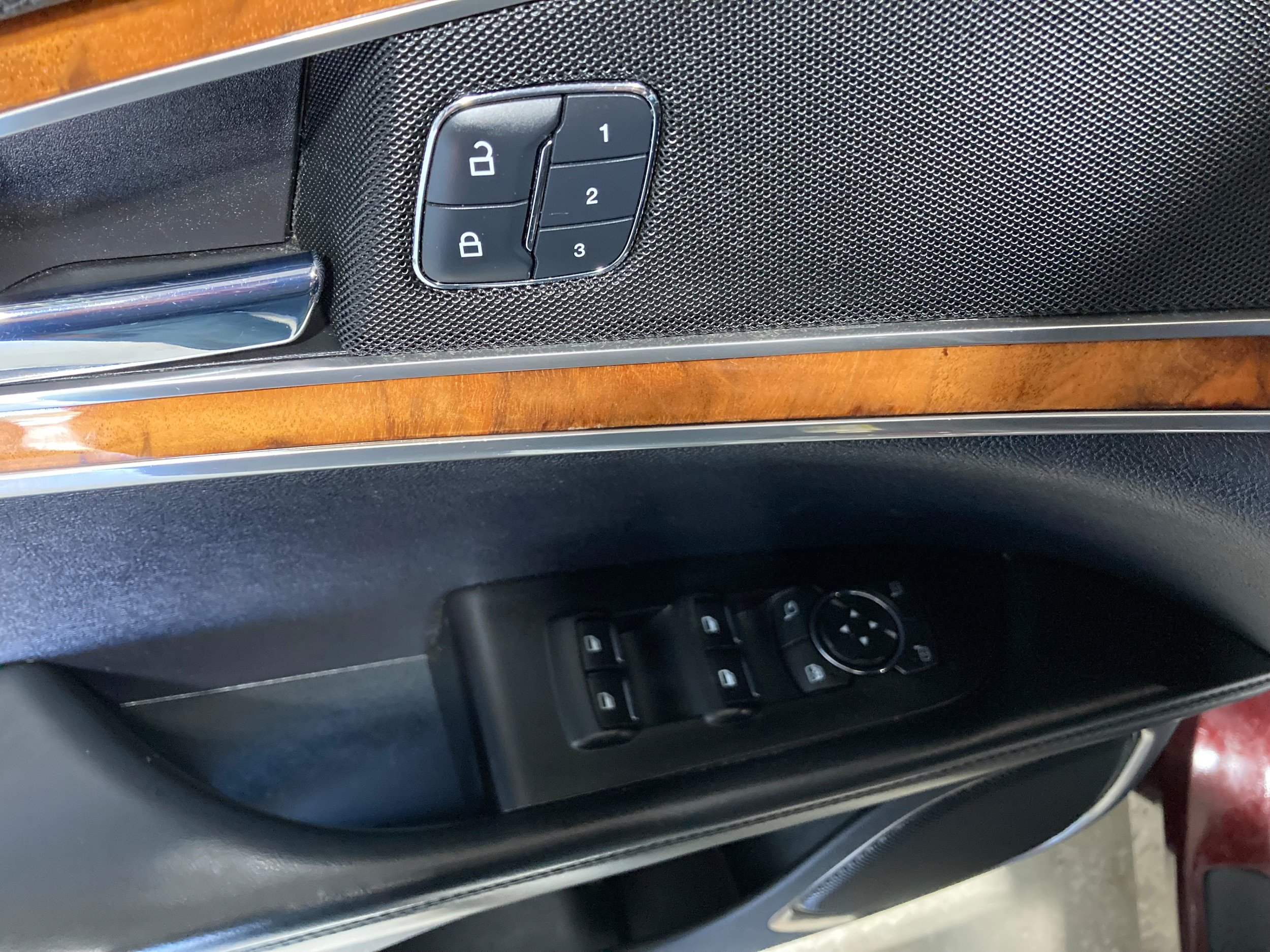 Used 2017 Lincoln MKX Select w/ Select Plus Package AWD/4WD image 23