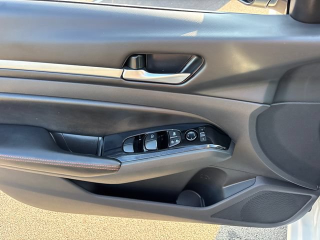 Used 2024 Nissan Altima 2.5 SR FWD image 13