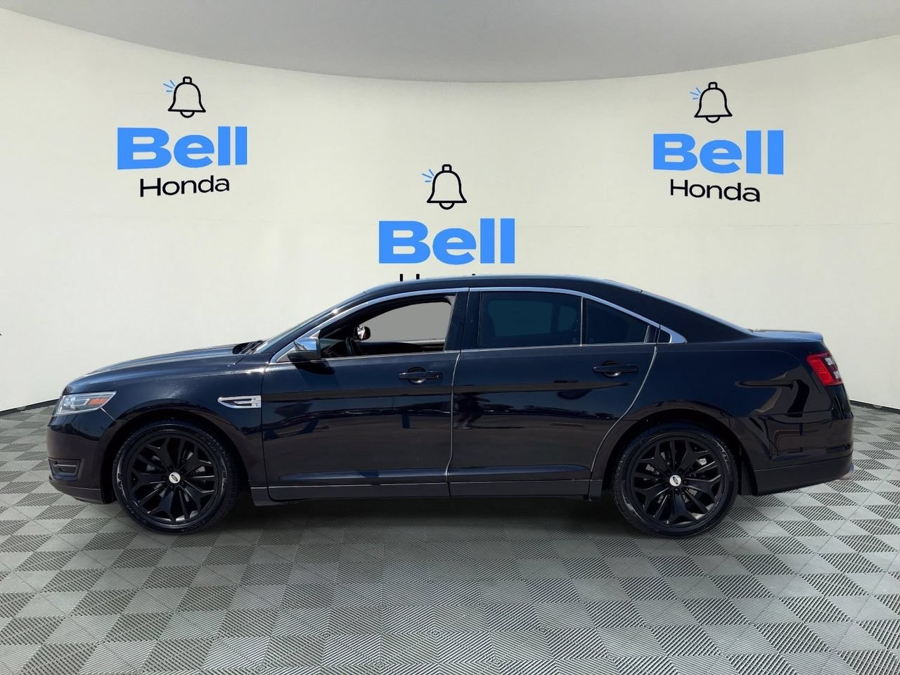 Used 2019 Ford Taurus Limited FWD image 2