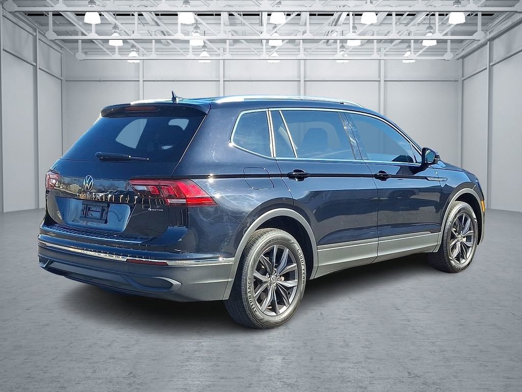 Certified 2022 Volkswagen Tiguan SE w/ Panoramic Sunroof Package AWD/4WD image 6