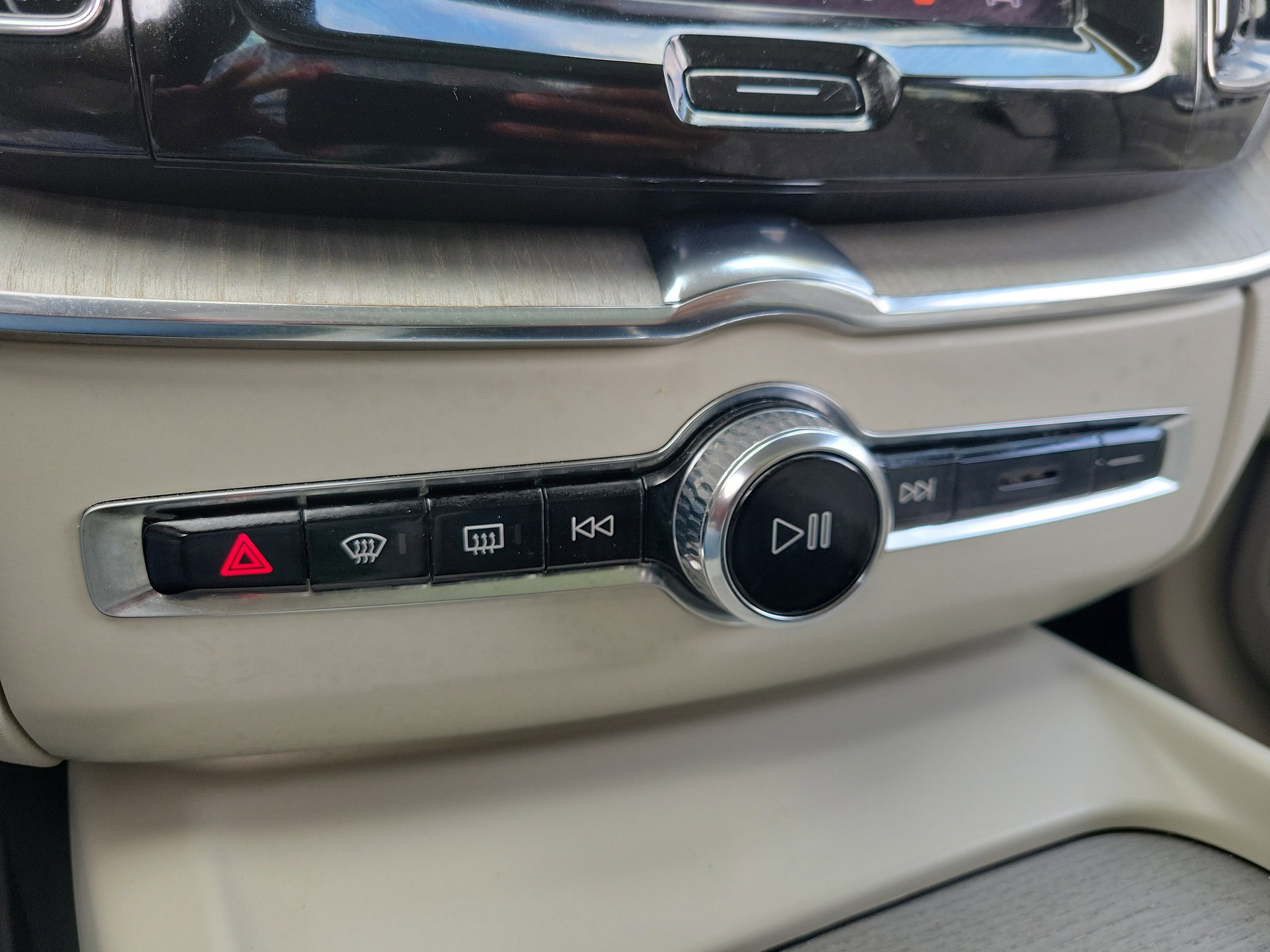 Used 2023 Volvo XC60 B5 Plus w/ Climate Package image 26