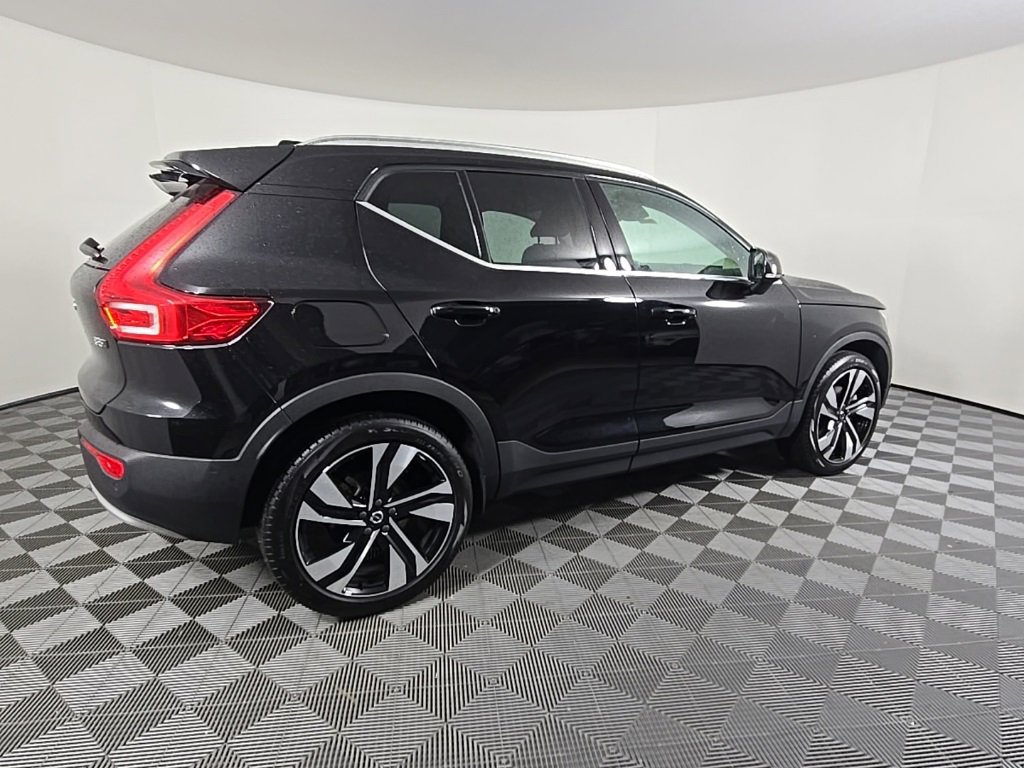 Certified 2024 Volvo XC40 B5 Plus w/ Protection Package Premier image 7