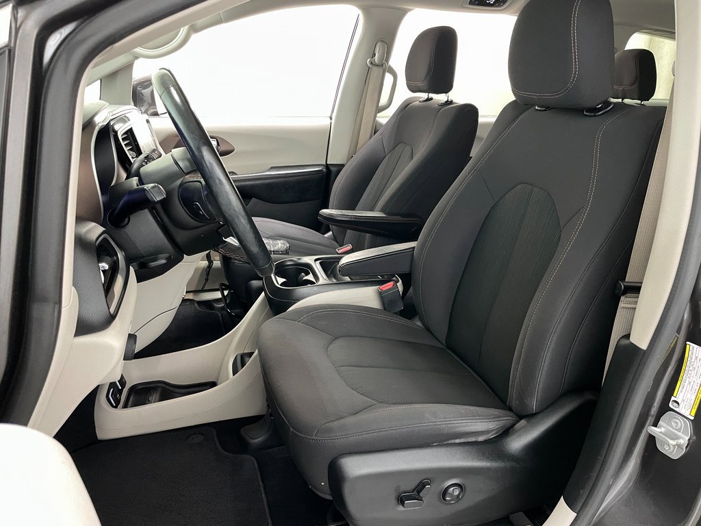 Used 2019 Chrysler Pacifica Touring Plus w/ Advanced Safetytec Group image 25