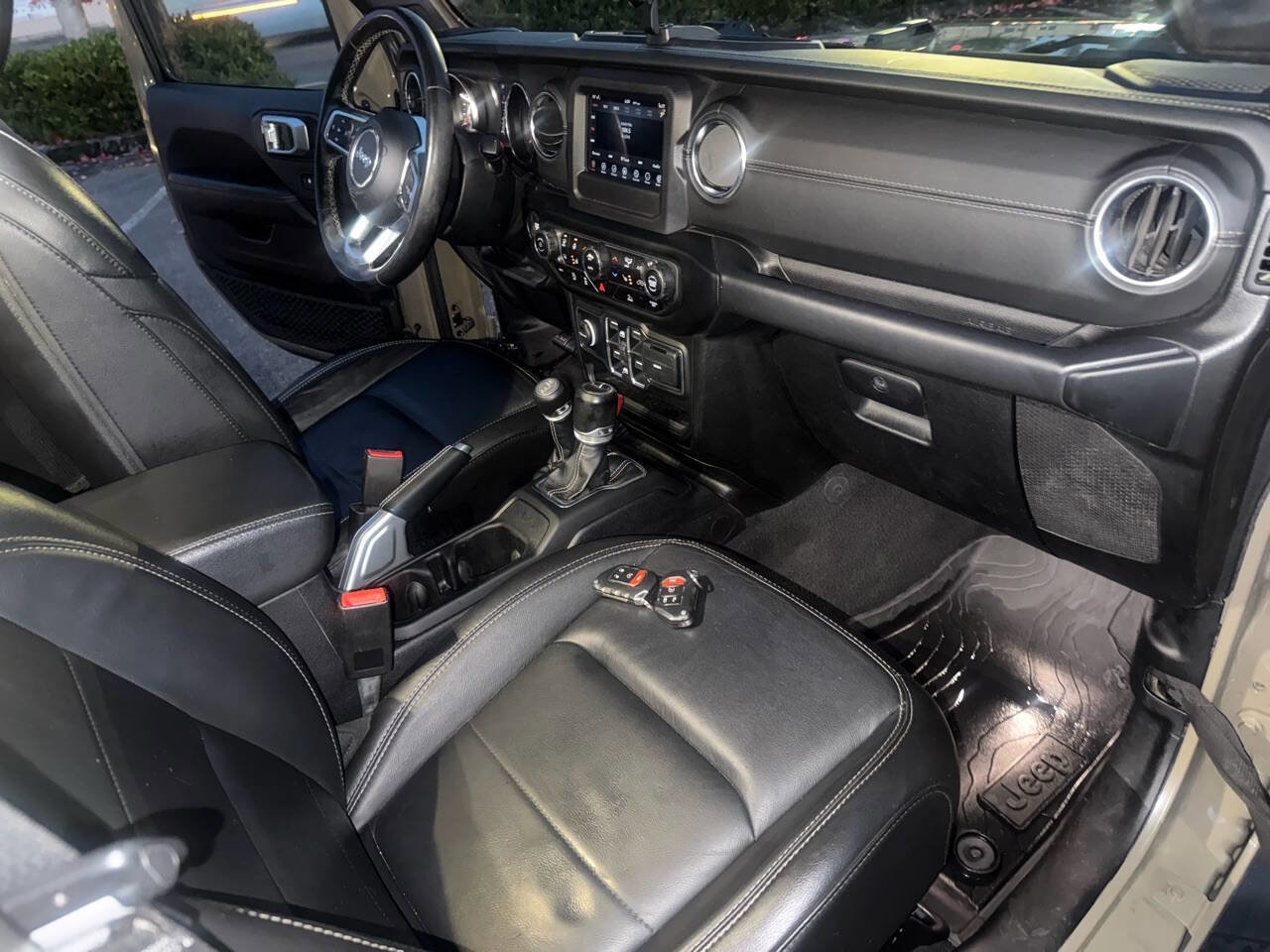 Used 2020 Jeep Gladiator Overland w/ Cold Weather Group AWD/4WD image 35