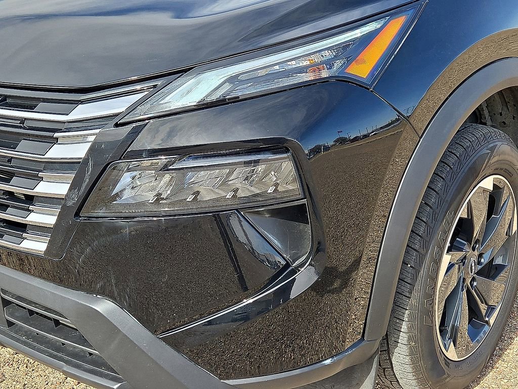 Used 2024 Nissan Rogue SV image 9