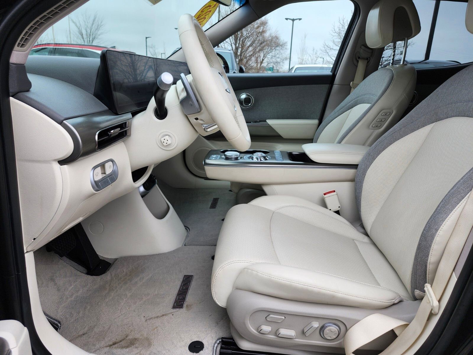 Used 2025 Genesis GV60 Advanced AWD/4WD image 20