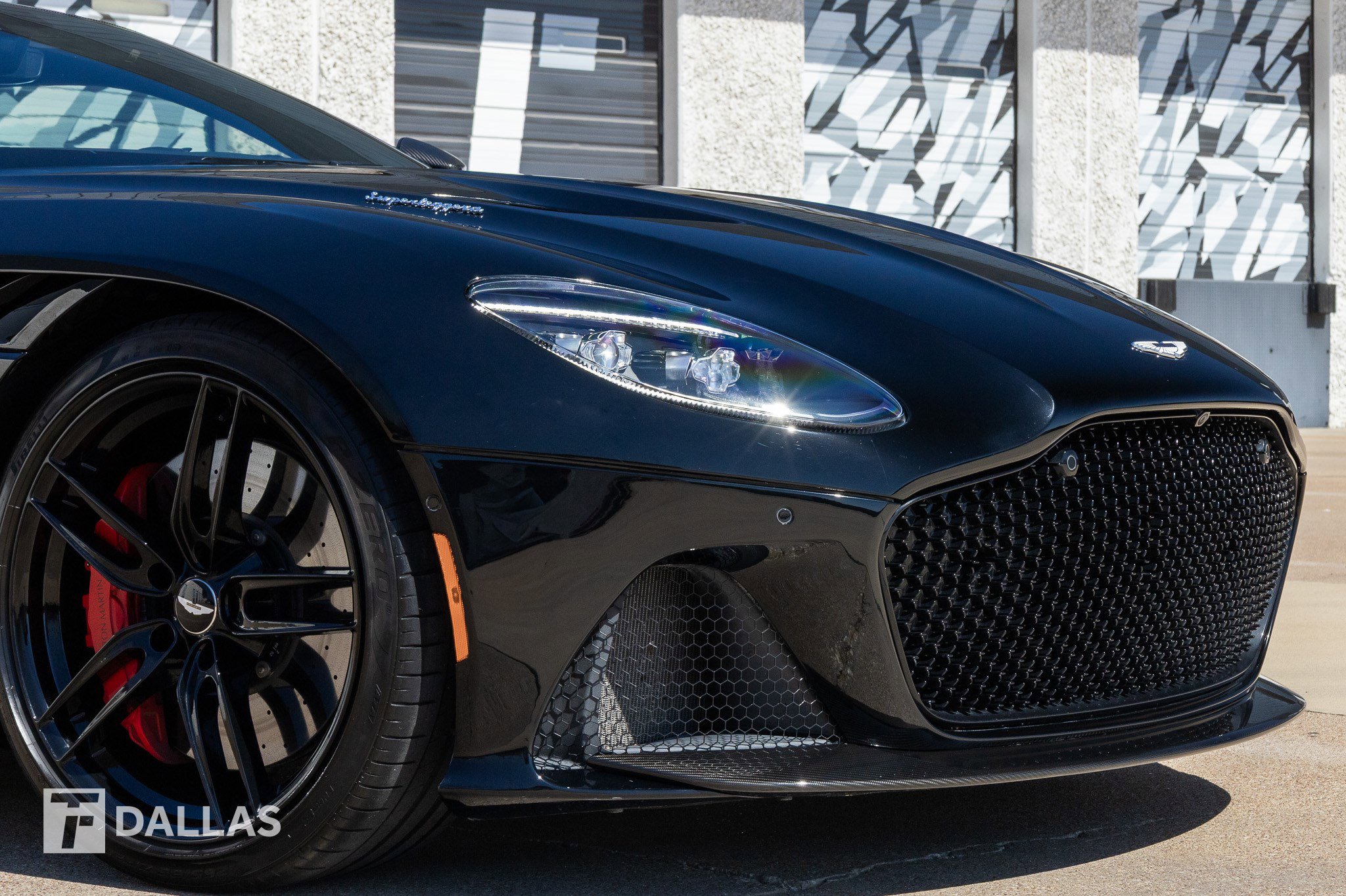 Used 2020 Aston Martin DBS Superleggera RWD image 2