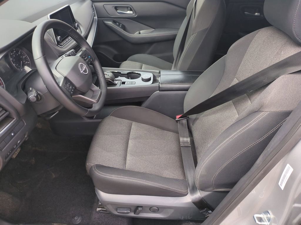 Used 2025 Nissan Rogue SV image 18