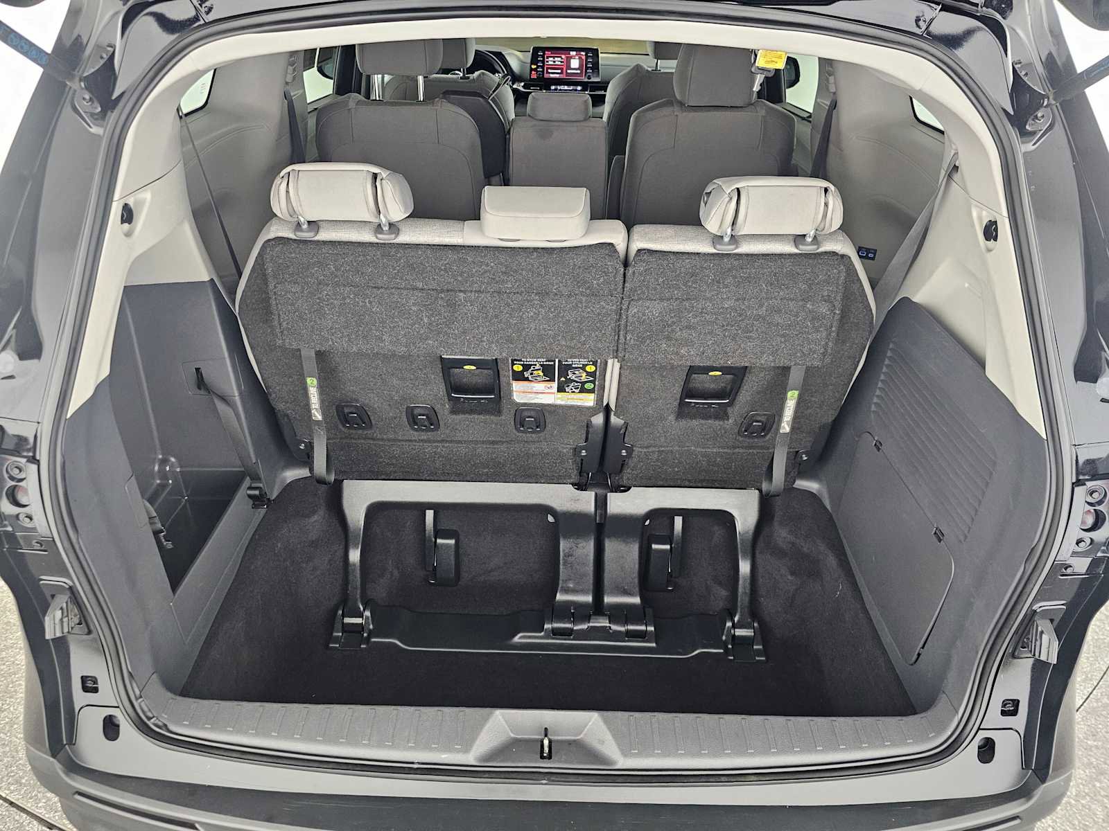 Used 2024 Toyota Sienna LE image 15