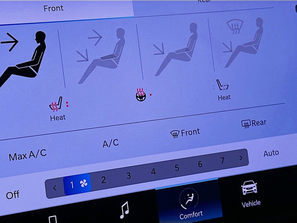 Certified 2024 Chrysler Pacifica Touring-L image 30