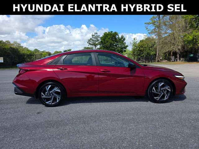 Used 2025 Hyundai Elantra SEL image 2