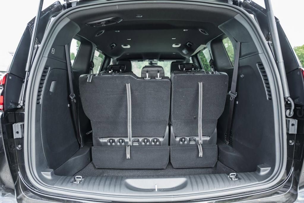 New 2025 Chrysler Pacifica Select FWD image 8
