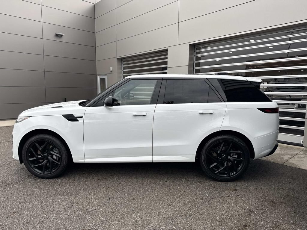 New 2026 Land Rover Range Rover Sport Dynamic SE AWD/4WD image 4
