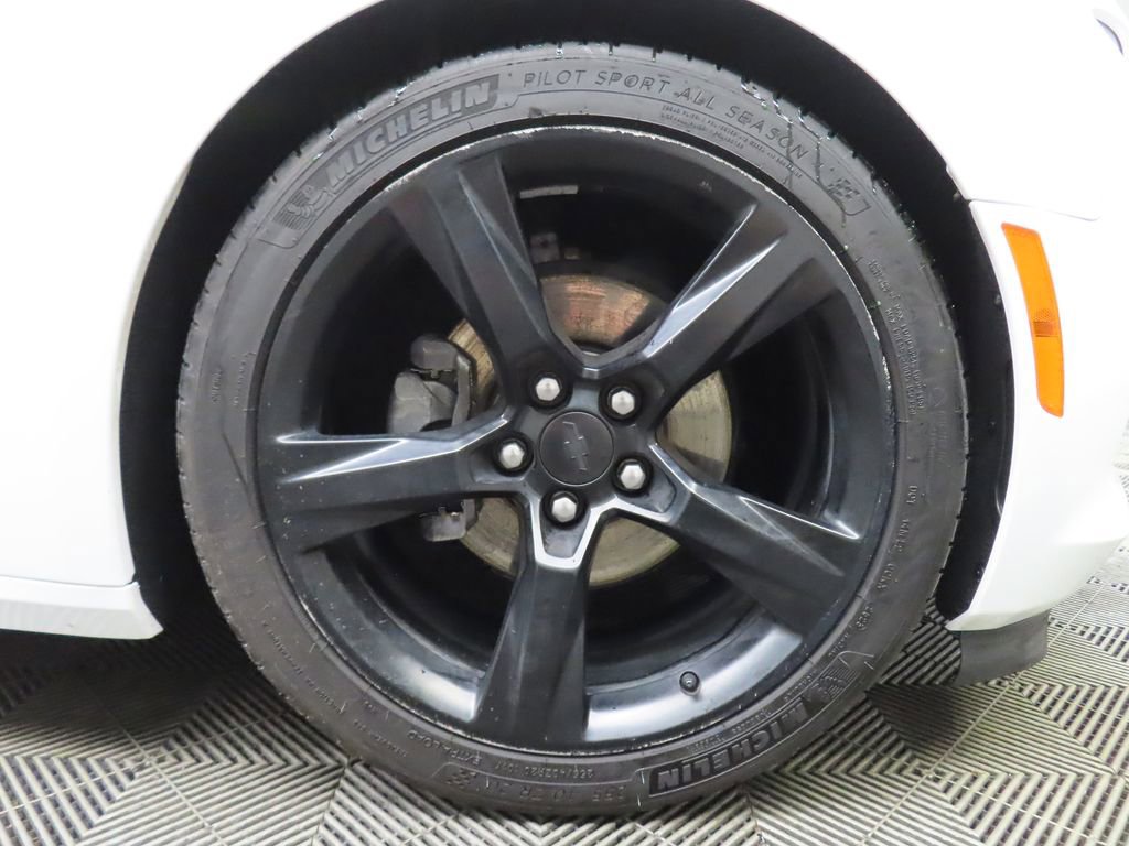 Used 2018 Chevrolet Camaro LT RWD image 10