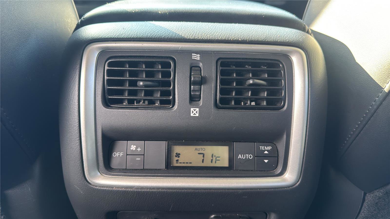 Used 2013 INFINITI JX35 FWD w/ Premium Pkg image 25