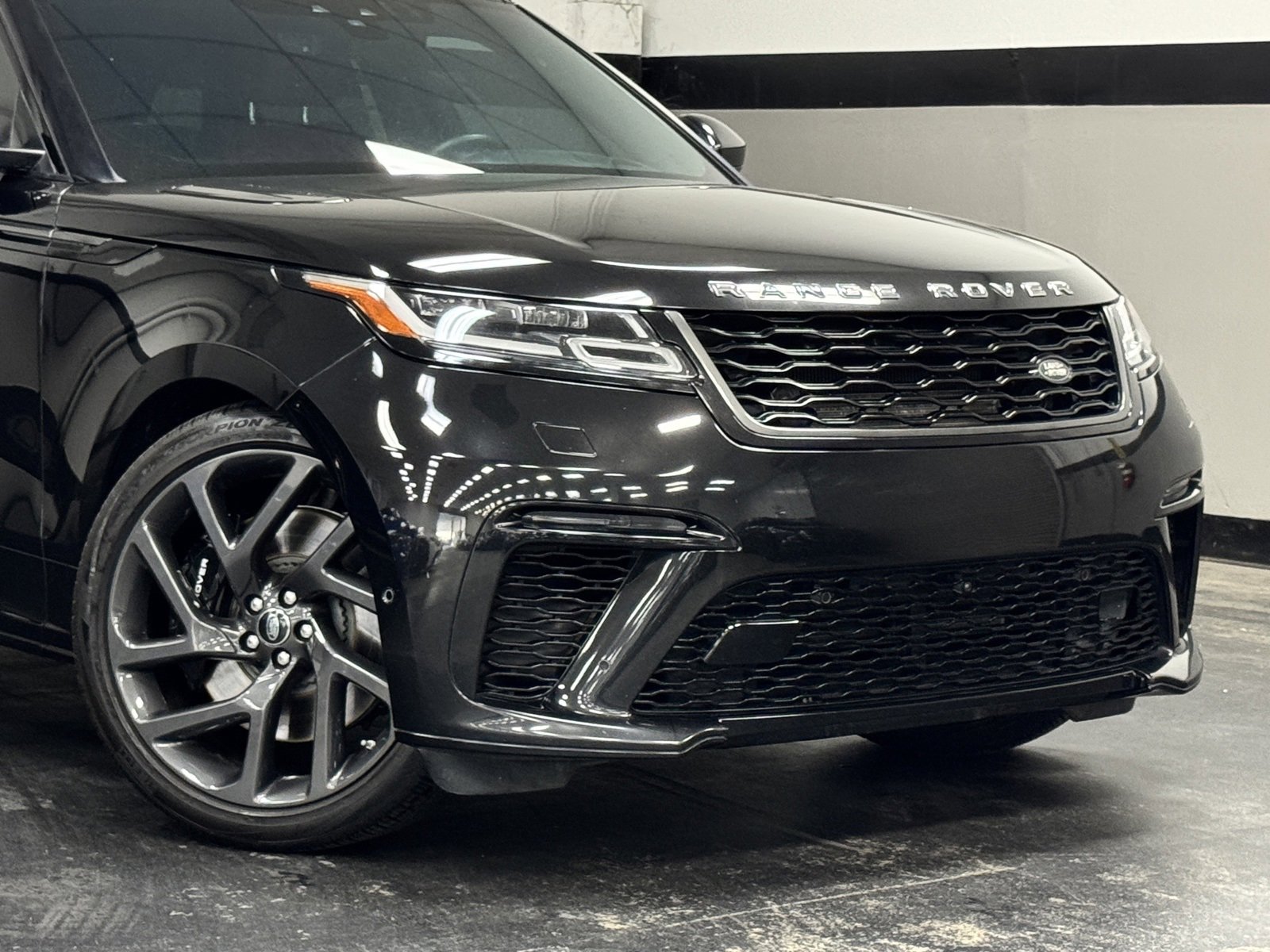 Used 2020 Land Rover Range Rover Velar SV Autobiography Dynamic image 3