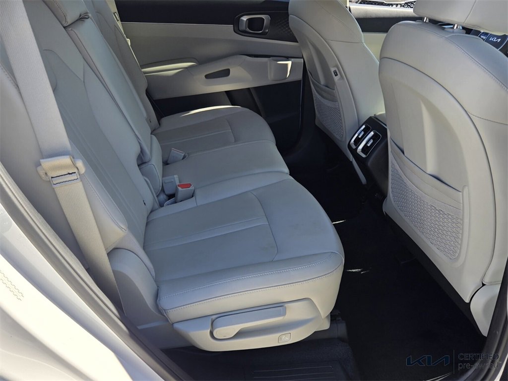 Used 2025 Kia Sorento S image 17