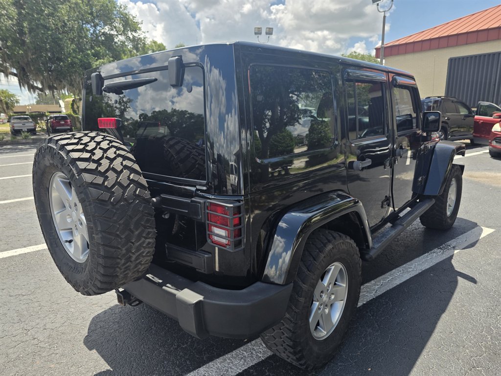 Used 2012 Jeep Wrangler Unlimited Rubicon w/ Connectivity Group AWD/4WD image 9