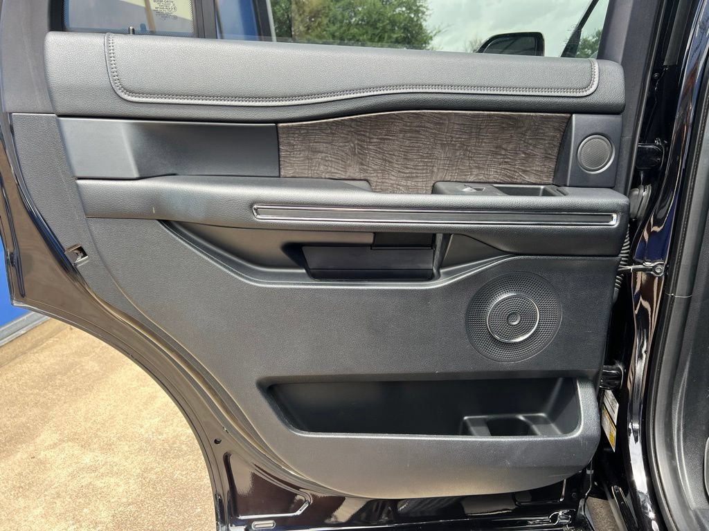 Used 2019 Ford Expedition Limited w/ Equipment Group 301A RWD image 24