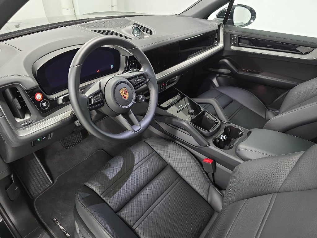 Certified 2026 Porsche Cayenne AWD/4WD image 4