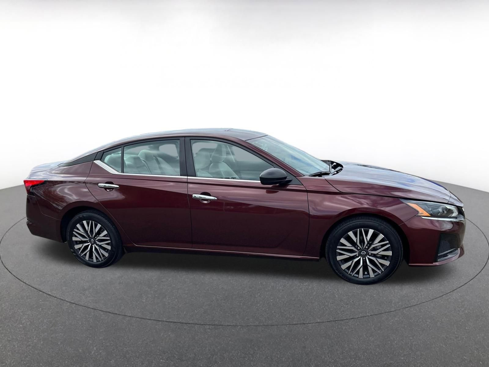 Used 2025 Nissan Altima 2.5 SV image 16