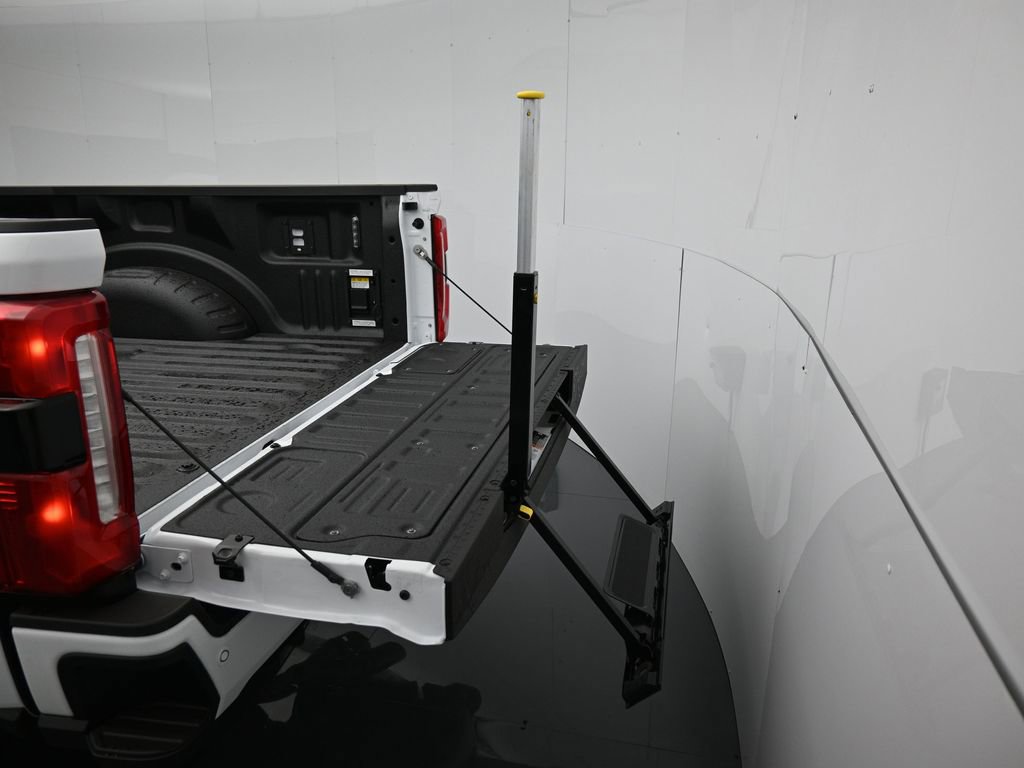 New 2026 Ford F250 Lariat w/ Black Appearance Package image 28