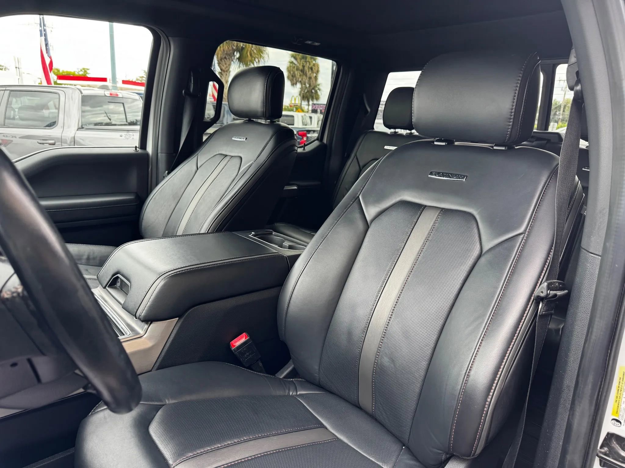 Used 2020 Ford F350 Platinum w/ FX4 Off-Road Package AWD/4WD image 13