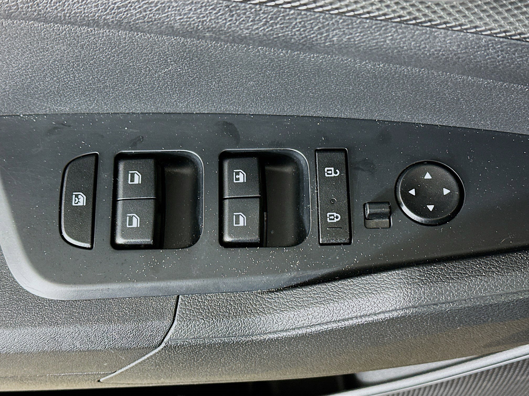 Used 2025 Kia Sportage LX image 15