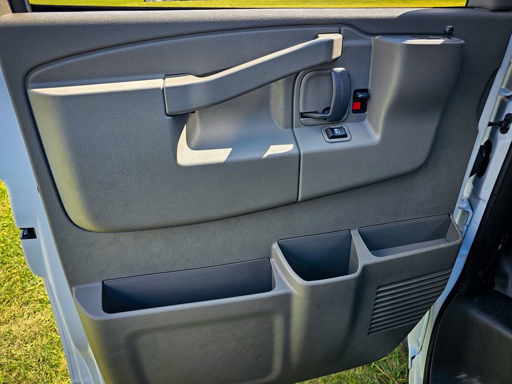 New 2025 GMC Savana 3500 Work Van 3D Cargo Van w/ Driver Convenience Package image 10