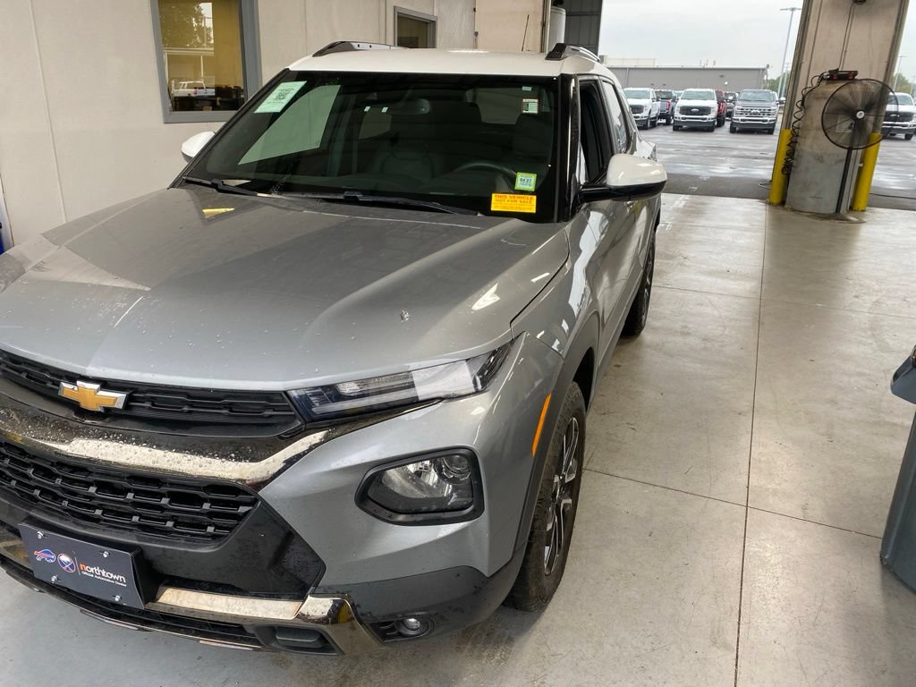Used 2023 Chevrolet TrailBlazer ACTIV w/ Convenience Package AWD/4WD image 2