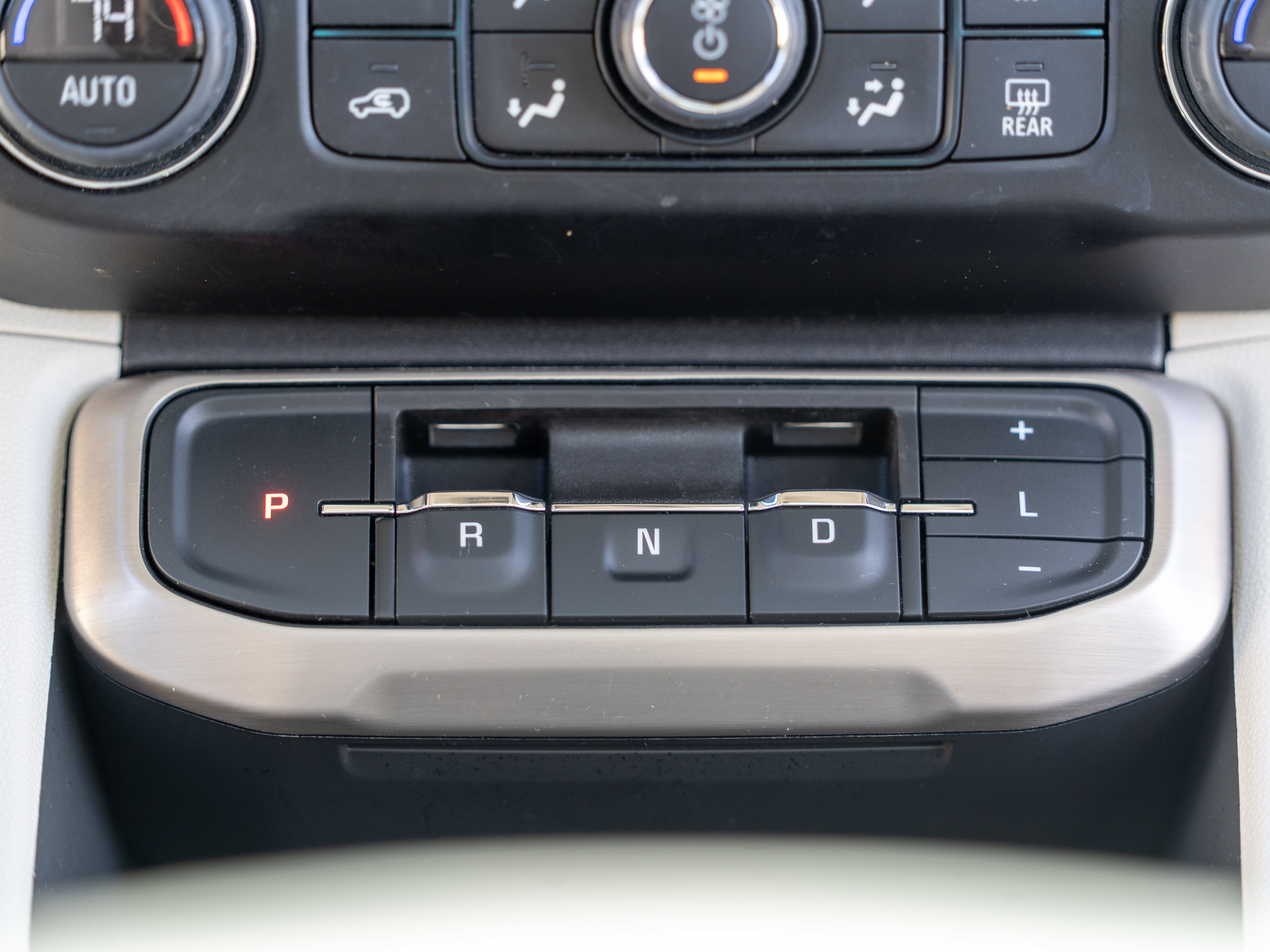 Used 2023 GMC Acadia Denali w/ Denali Ultimate Package FWD image 35