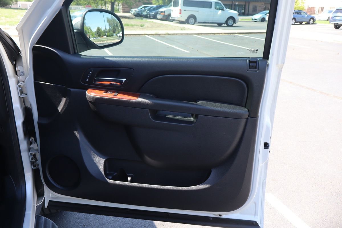 Used 2012 Chevrolet Suburban LTZ AWD/4WD image 27