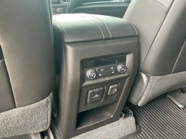 Used 2023 Chevrolet Traverse Premier FWD image 36