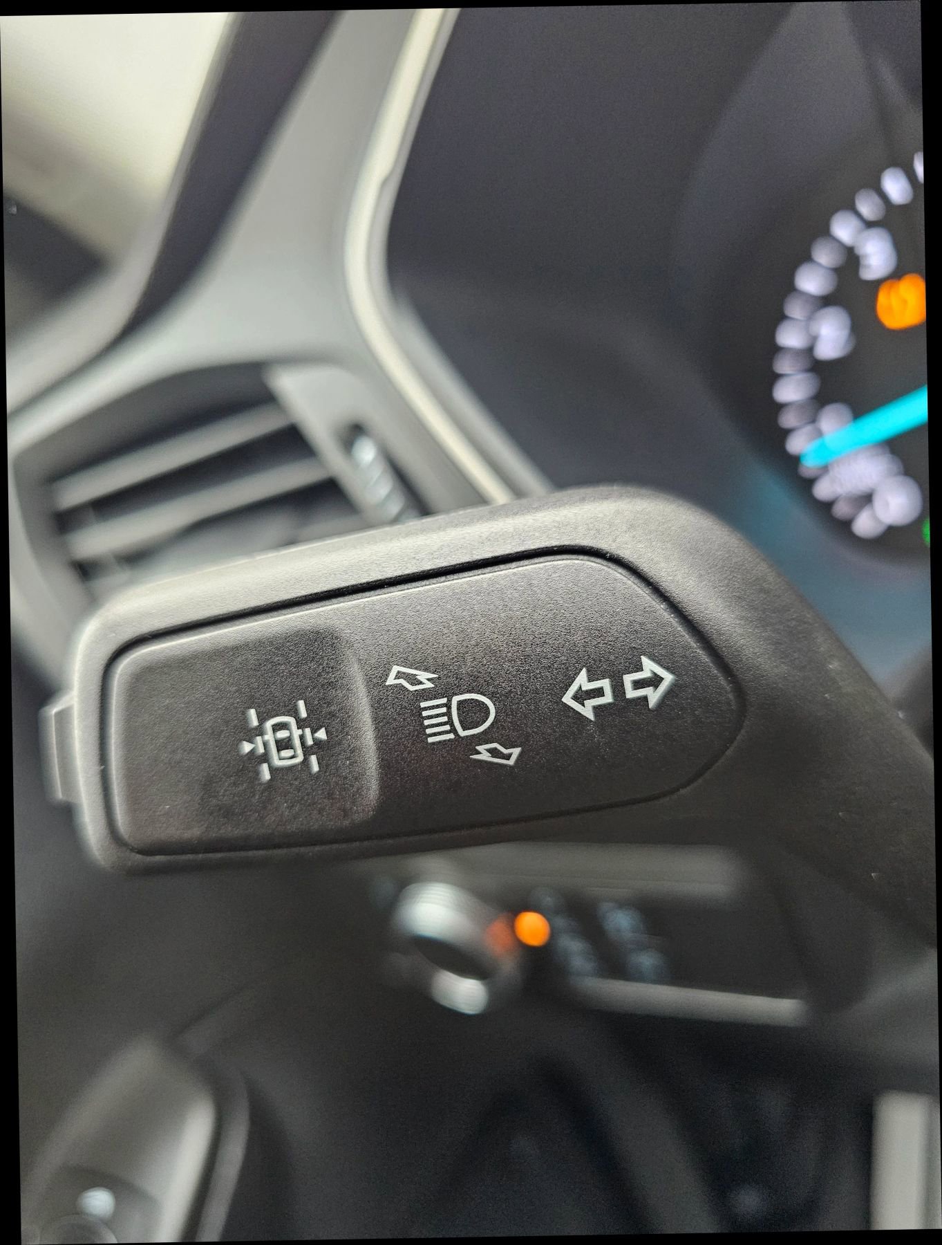 Used 2022 Ford Escape SE w/ Cold Weather Package image 17