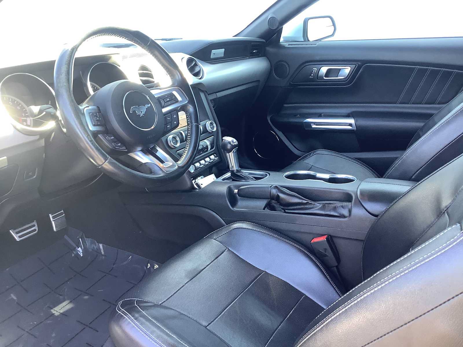 Used 2019 Ford Mustang GT Premium RWD image 3