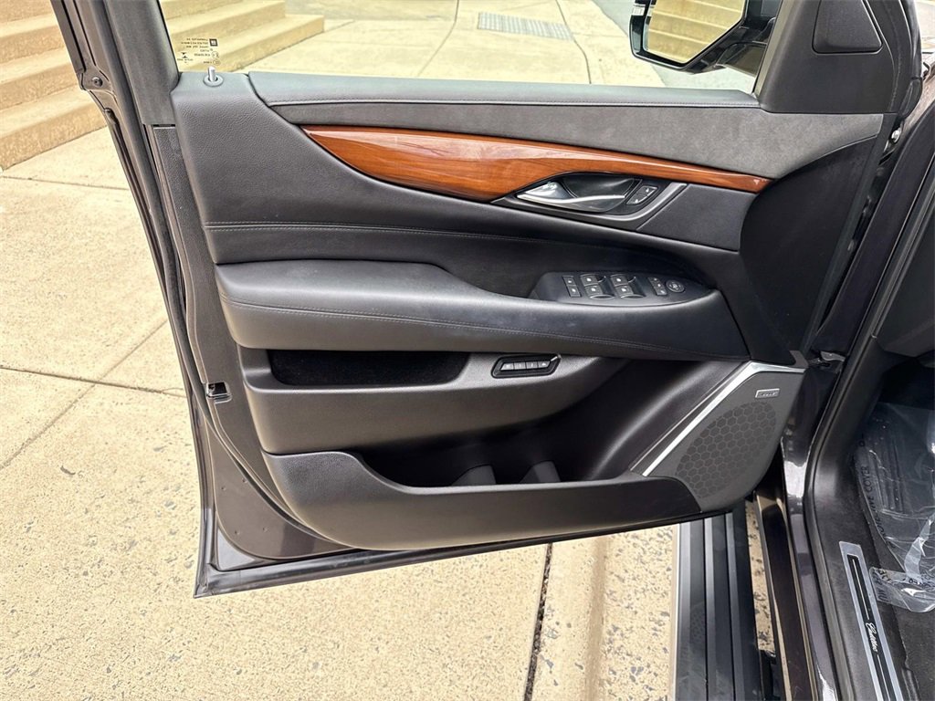 Used 2017 Cadillac Escalade Premium Luxury image 15