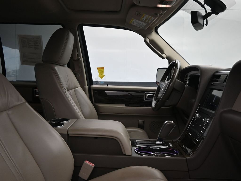Used 2017 Lincoln Navigator Select image 10