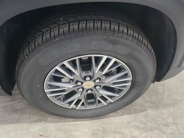 Used 2025 Chevrolet Traverse LT FWD image 16