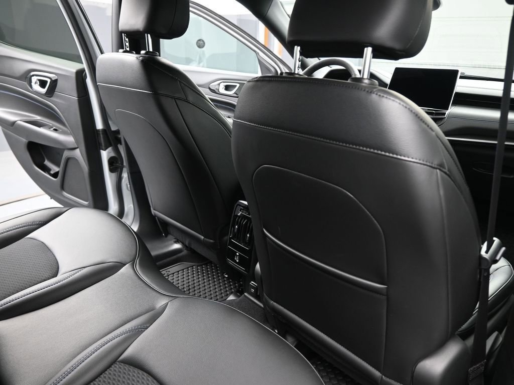 New 2026 Jeep Compass Latitude AWD/4WD image 24
