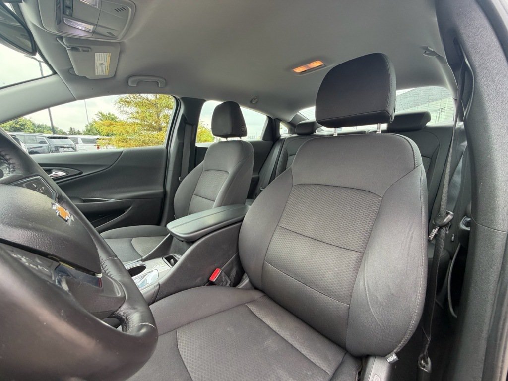 Used 2016 Chevrolet Malibu LT FWD image 11