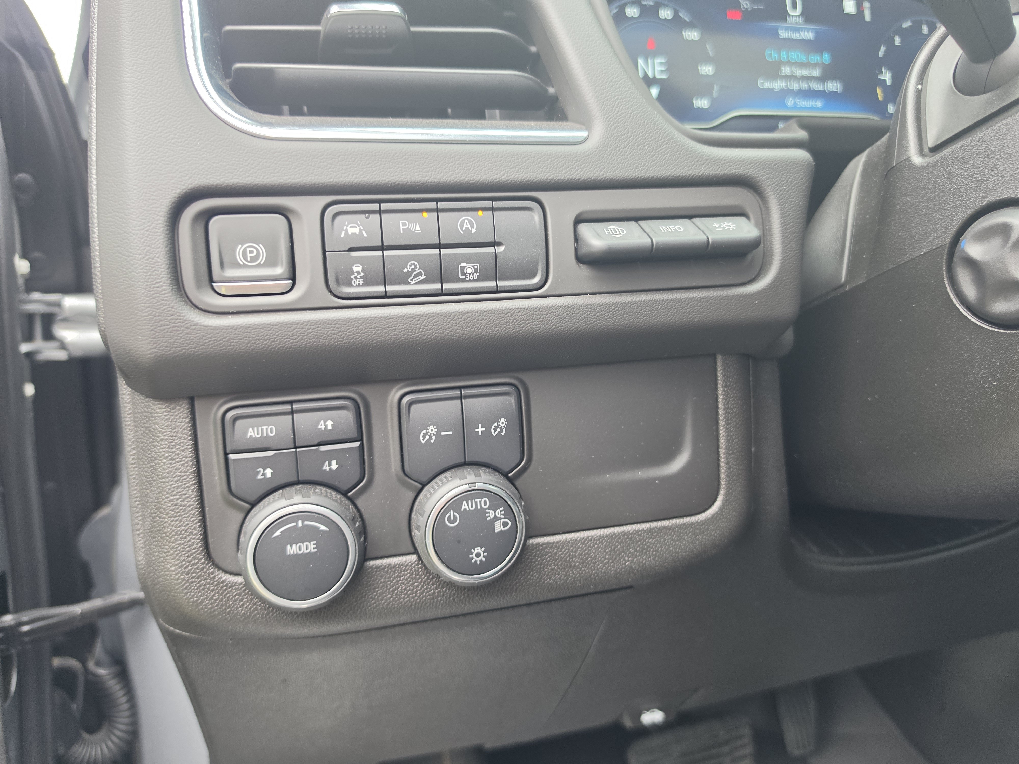 Used 2023 Chevrolet Tahoe Premier AWD/4WD image 20