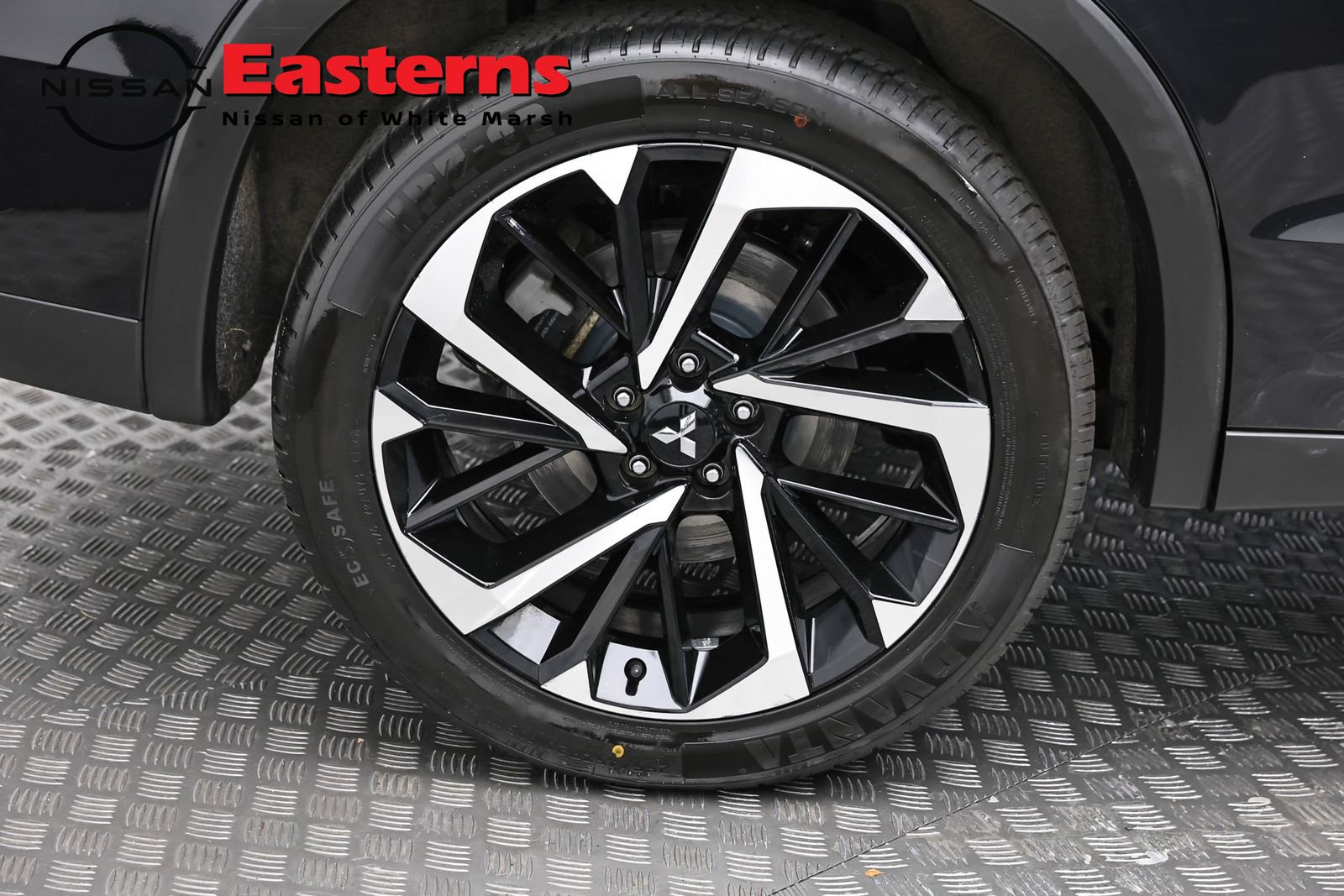Used 2024 Mitsubishi Outlander AWD image 30