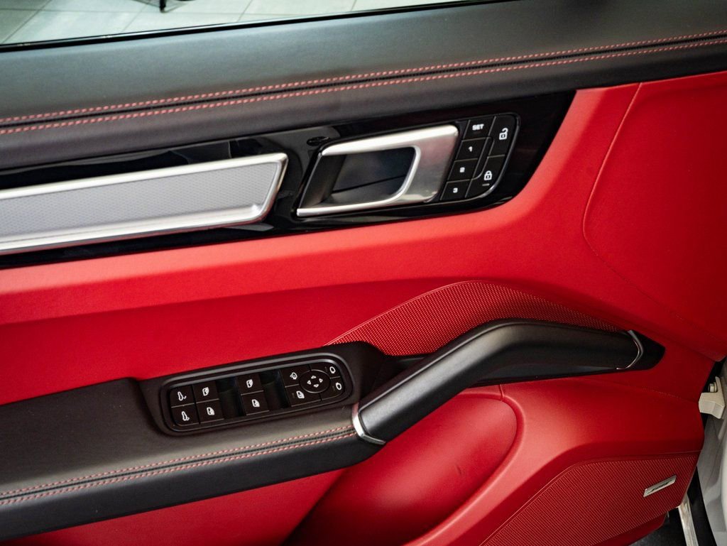 Certified 2023 Porsche Cayenne Platinum Edition image 24