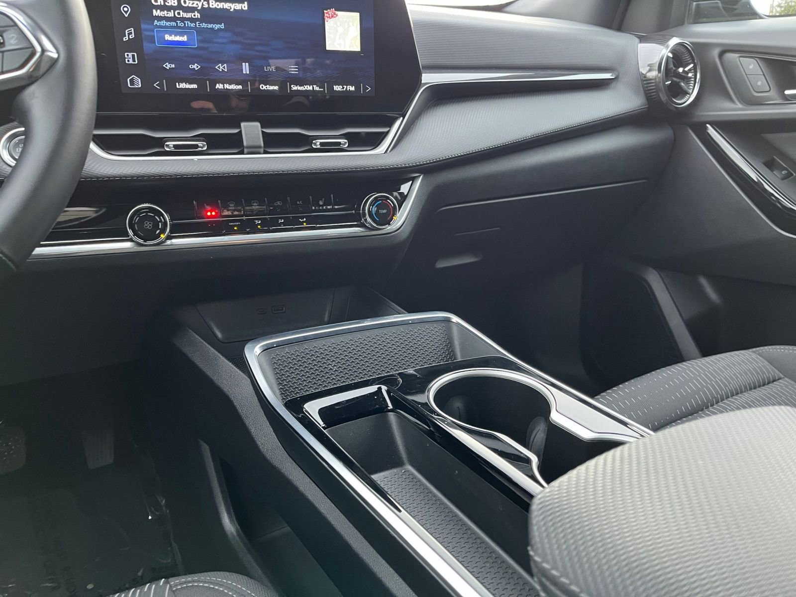 Used 2025 Chevrolet Equinox LT image 41