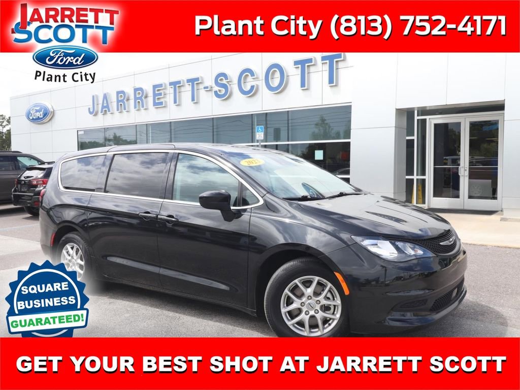 Used 2023 Chrysler Voyager LX image 1