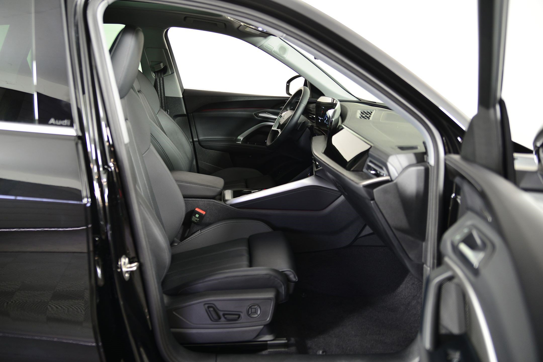 New 2025 Audi Q5 Premium w/ Premium Plus AWD/4WD image 18