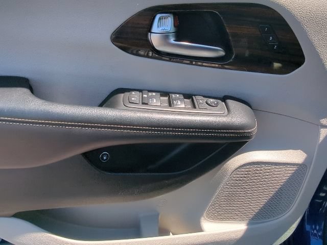 Used 2021 Chrysler Pacifica Limited FWD image 13